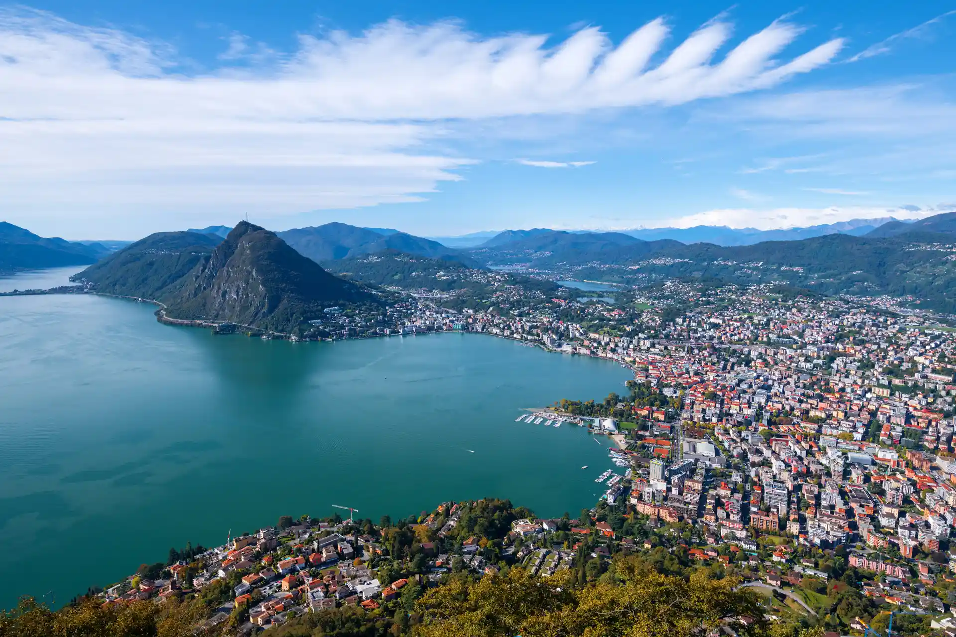 Centro di Lugano, Canton Ticino: edifici affacciati sul lungolago